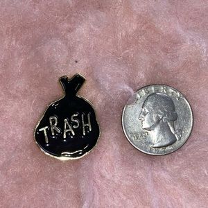 COPY - 🆕️ TRASH PIN & free JEWELRY bag